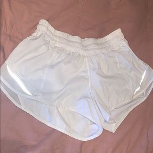 Lululemon Hotty Hot Shorts 2.5”